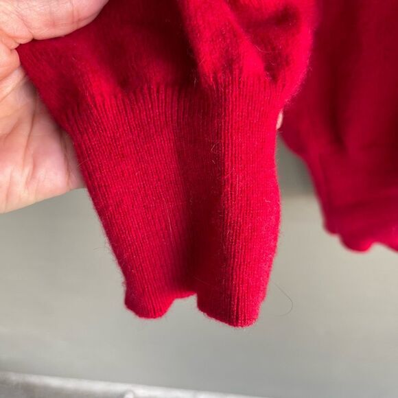 Allan Flusser Men’s 100% cashmere red v neck sweater - Picture 3 of 4